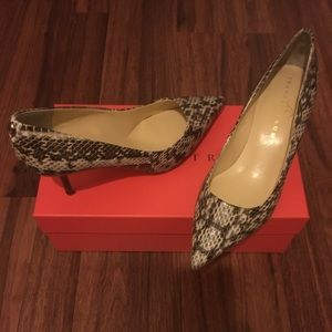 Like New Ivanka Trump Itindicor Pump